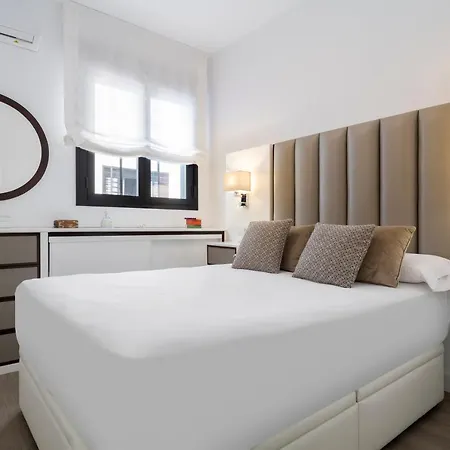 Unika Homes Faustino & Terrace * Sevilha
